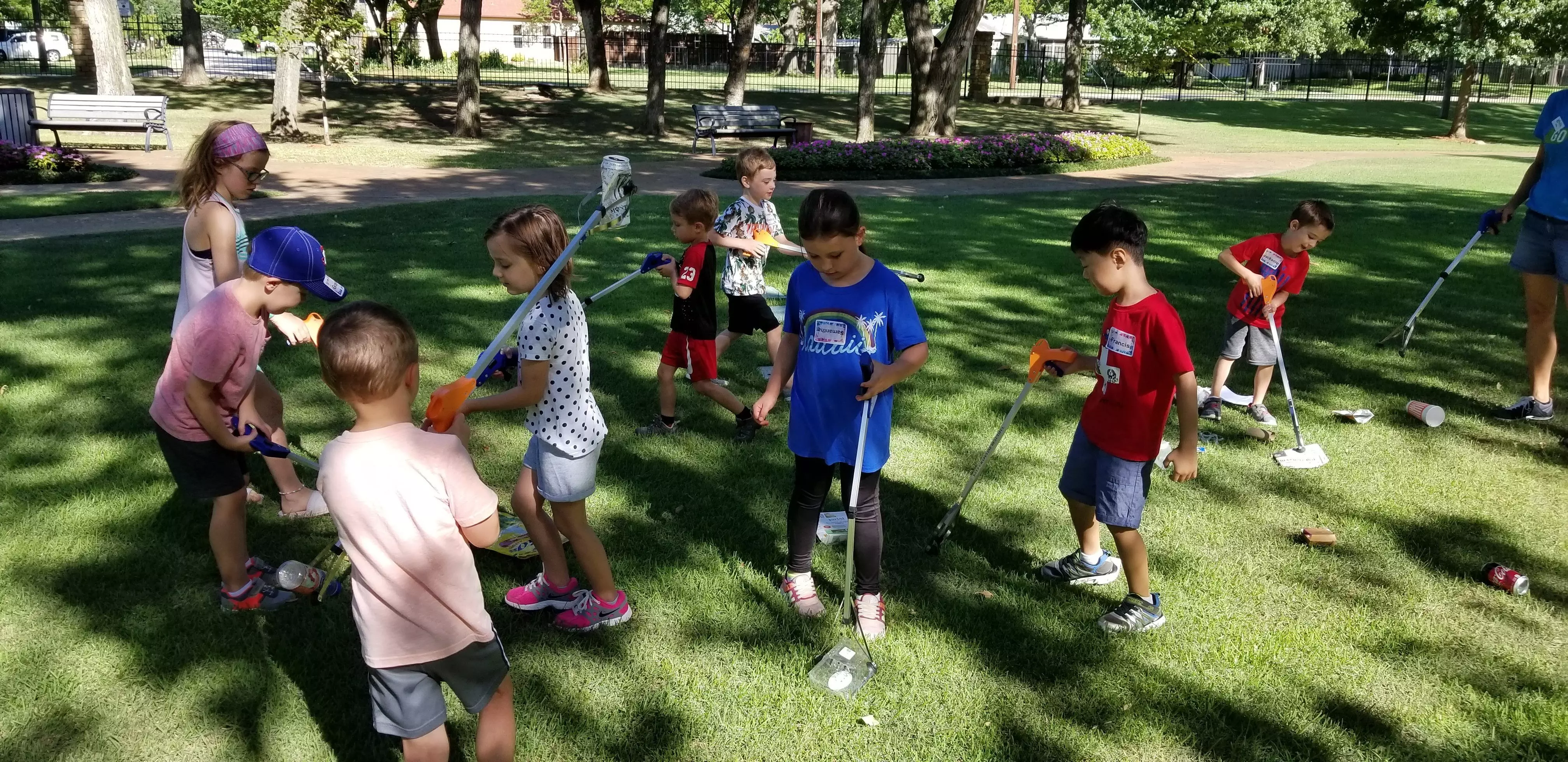 picking up litter2 scaled